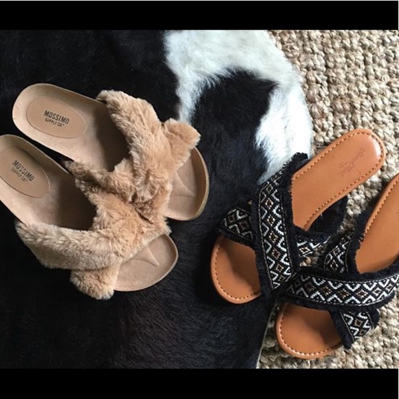 Women's Bella  Fur Crossband Footbed Cozy Sandal - Picture 3 of 8